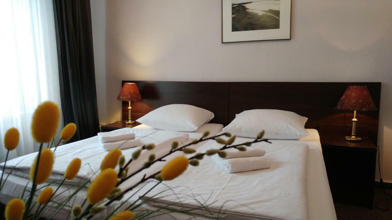 Hotel Pension Xantener Eck Berlin Exterior photo
